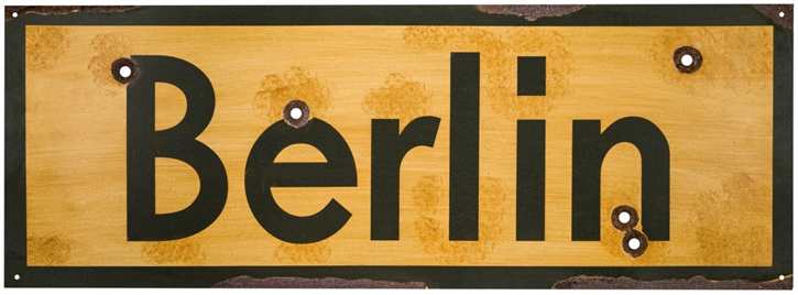 Großes Straßenschild - Frontstadt - Berlin